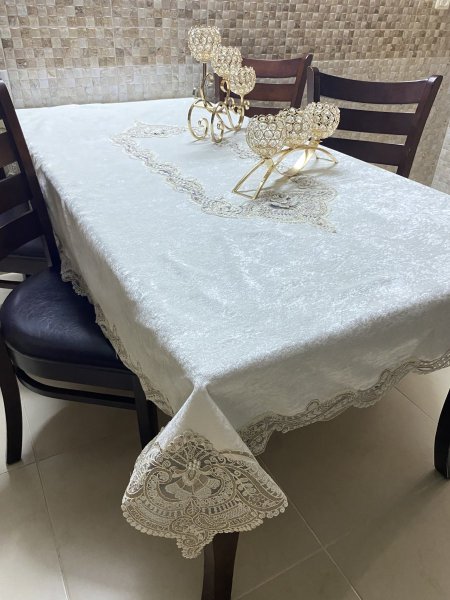 شرشف طاولة سفرة مخمل