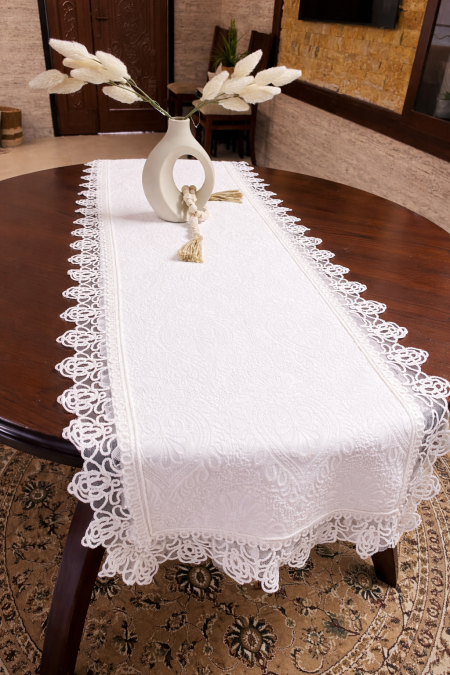 رانر ابيض مع دانتيل ناعم قياس 175 سم