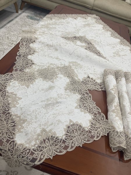 طقم طاولة وسط مربعة مع 4 سكملات